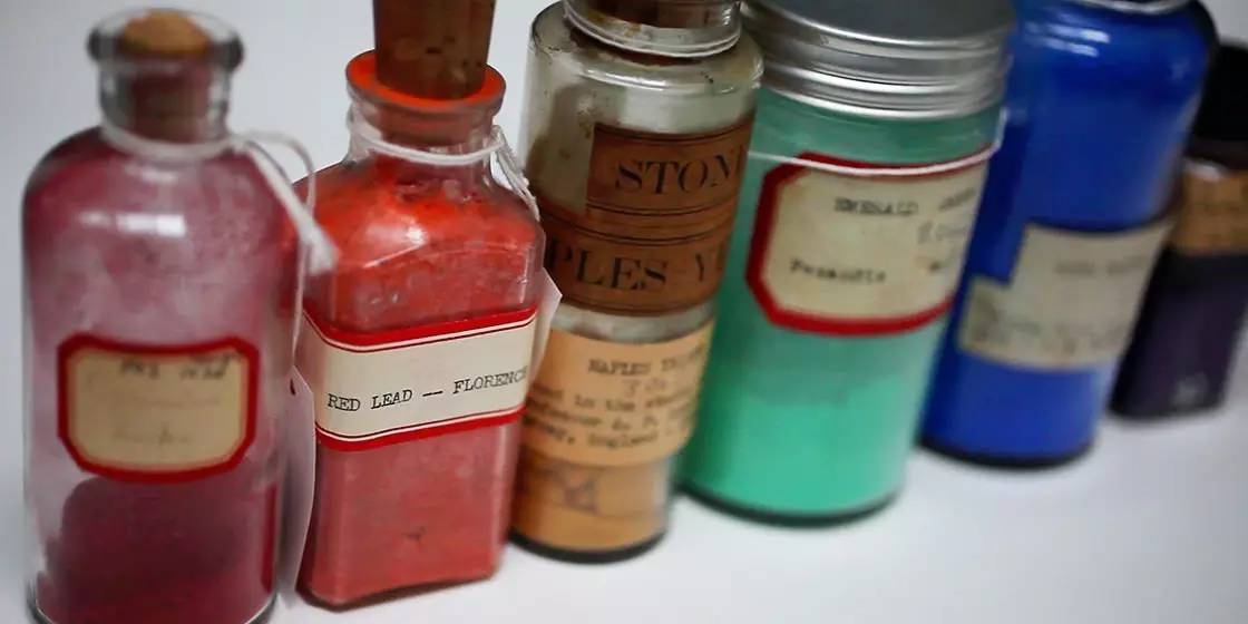 One cabinet of colors, one cabinet of chemical history.