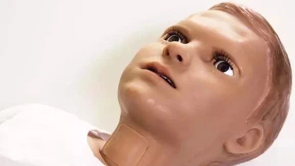 Bleeding and crying, this "little patient" is actually a robot.